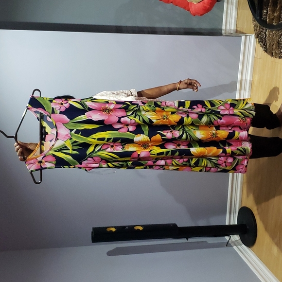 Dress - Picture 6 of 6